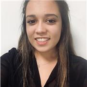 Estudiante de 4° de enfermeria imparte clases a niños de edad primaria